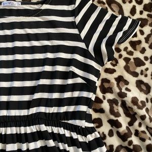 Black & white mid length dress EUC